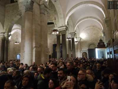 Tra luci, riti e folklore, le immagini della veglia di San Nicola